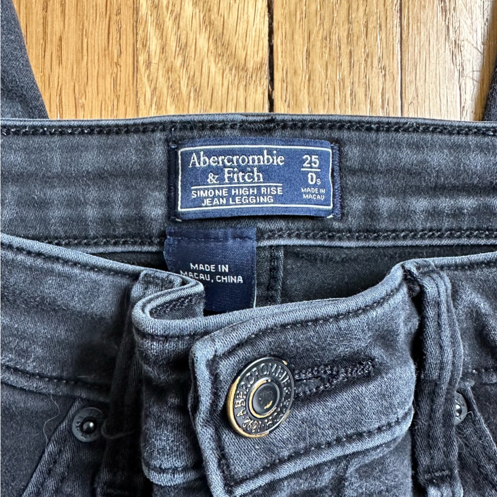A&F jeans 👖 - Picture 4 of 11